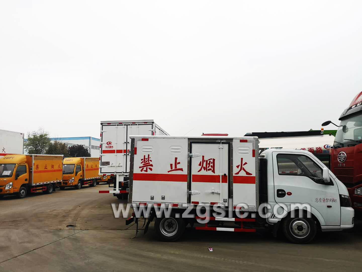 東風途逸易燃氣體廂式運輸車(國五)