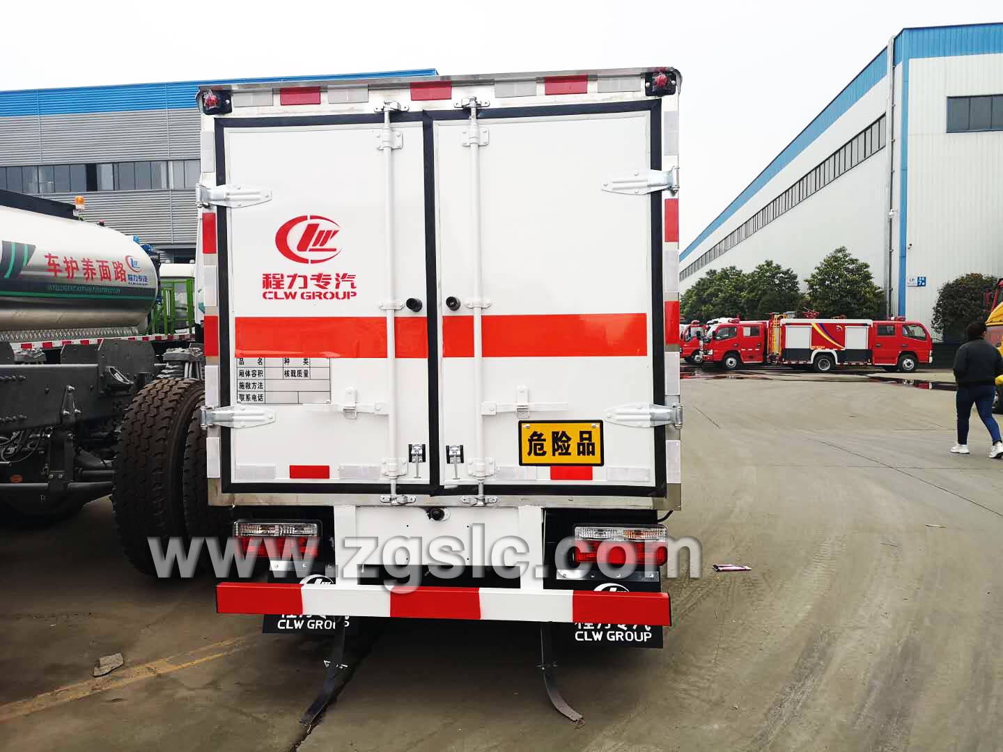 東風途逸易燃氣體廂式運輸車(國五)