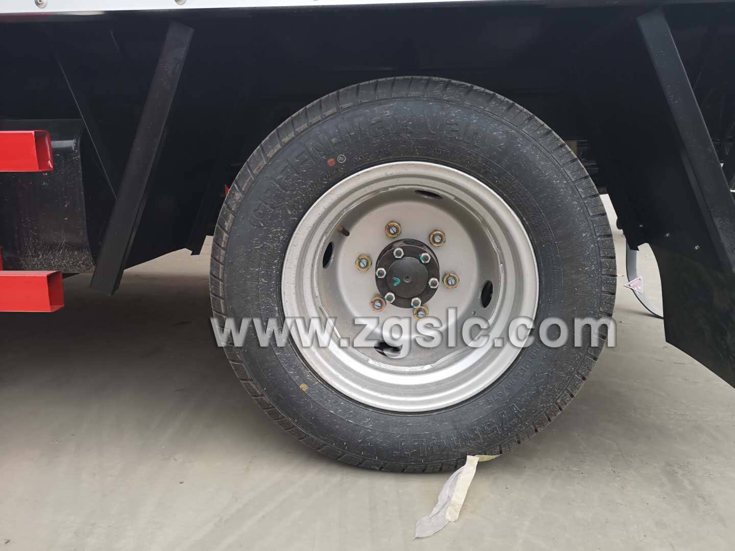 東風途逸易燃氣體廂式運輸車(國五)
