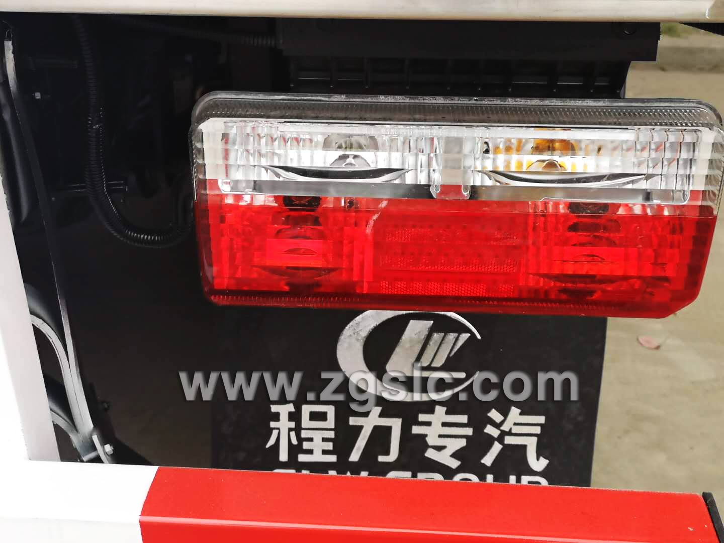 東風途逸易燃氣體廂式運輸車(國五)