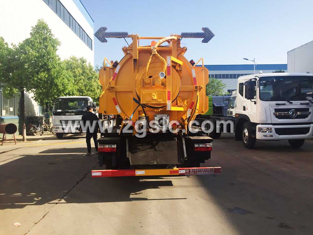 湖北程力東風大多利卡清洗吸污車(國五)