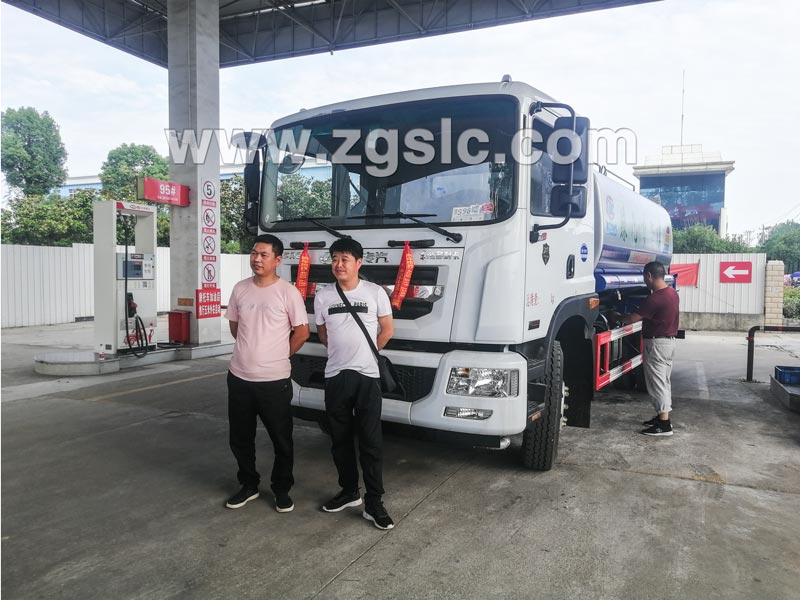 2019/05/31 鄭州吳總、唐總在程力專(zhuān)用汽車(chē)股份有限公司自提一輛12方東風(fēng)D9噴霧車(chē)，單號(hào)26729