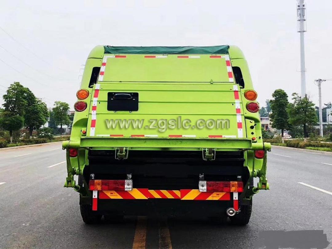 程力集團(tuán)國(guó)六解放壓縮垃圾車正后方