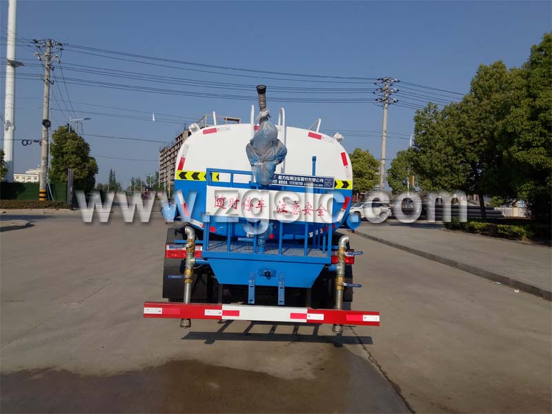 程力集團東風福瑞卡多功能綠化灑水車.jpg