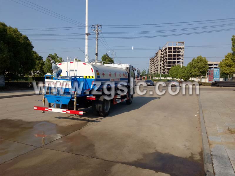 程力集團東風福瑞卡多功能綠化灑水車.jpg