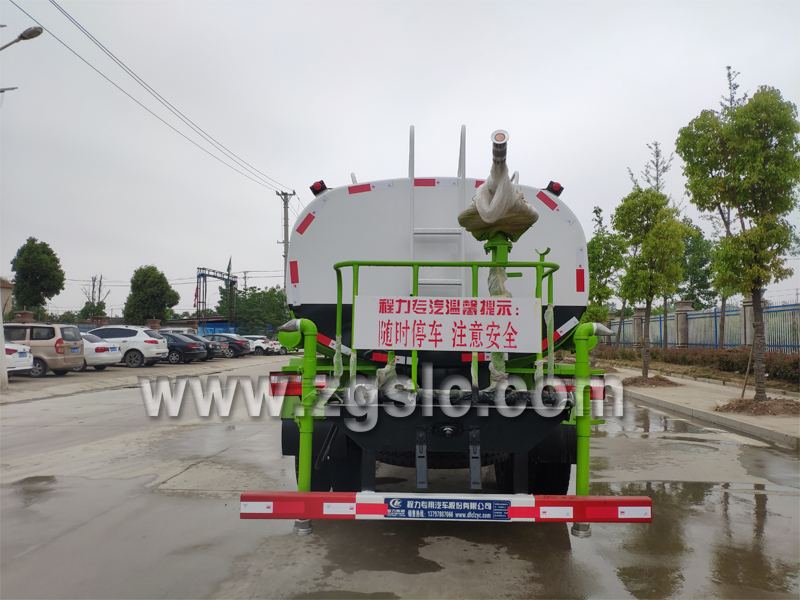 程力集團東風福瑞卡多功能綠化灑水車.jpg